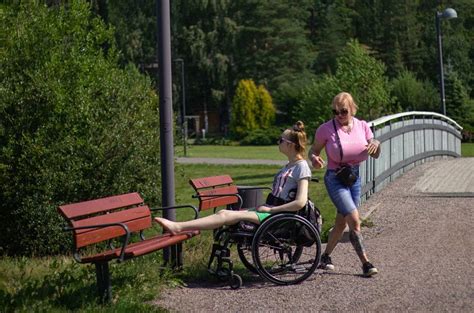 suomen isoimmat tissit|Hänellä on Suomen suurimmat silikonirinnat!